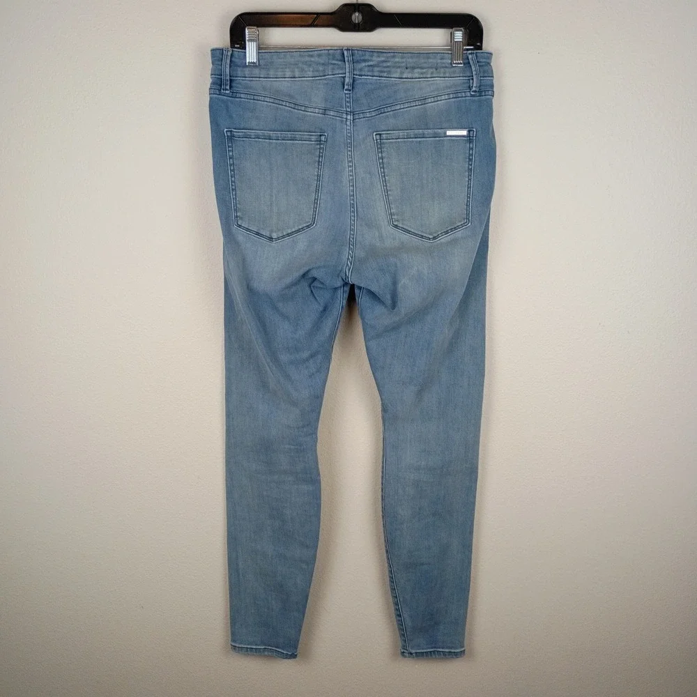 White House Black Market High-Rise Denim Legging Jeanie Denim Light Wash Size M